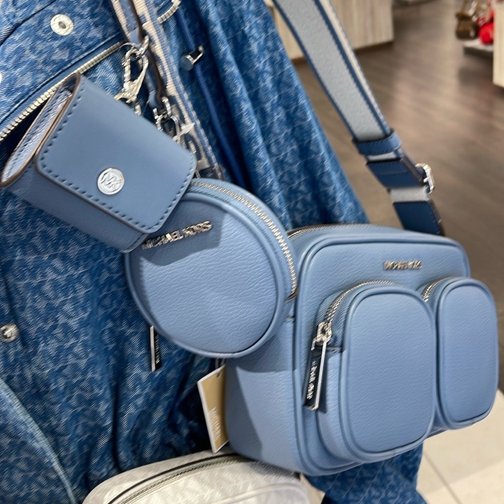 Michael Kors Jet Set Md Leather Crossbody Bag with Case for Apple Airpods Pro® - Picture 3 of 16